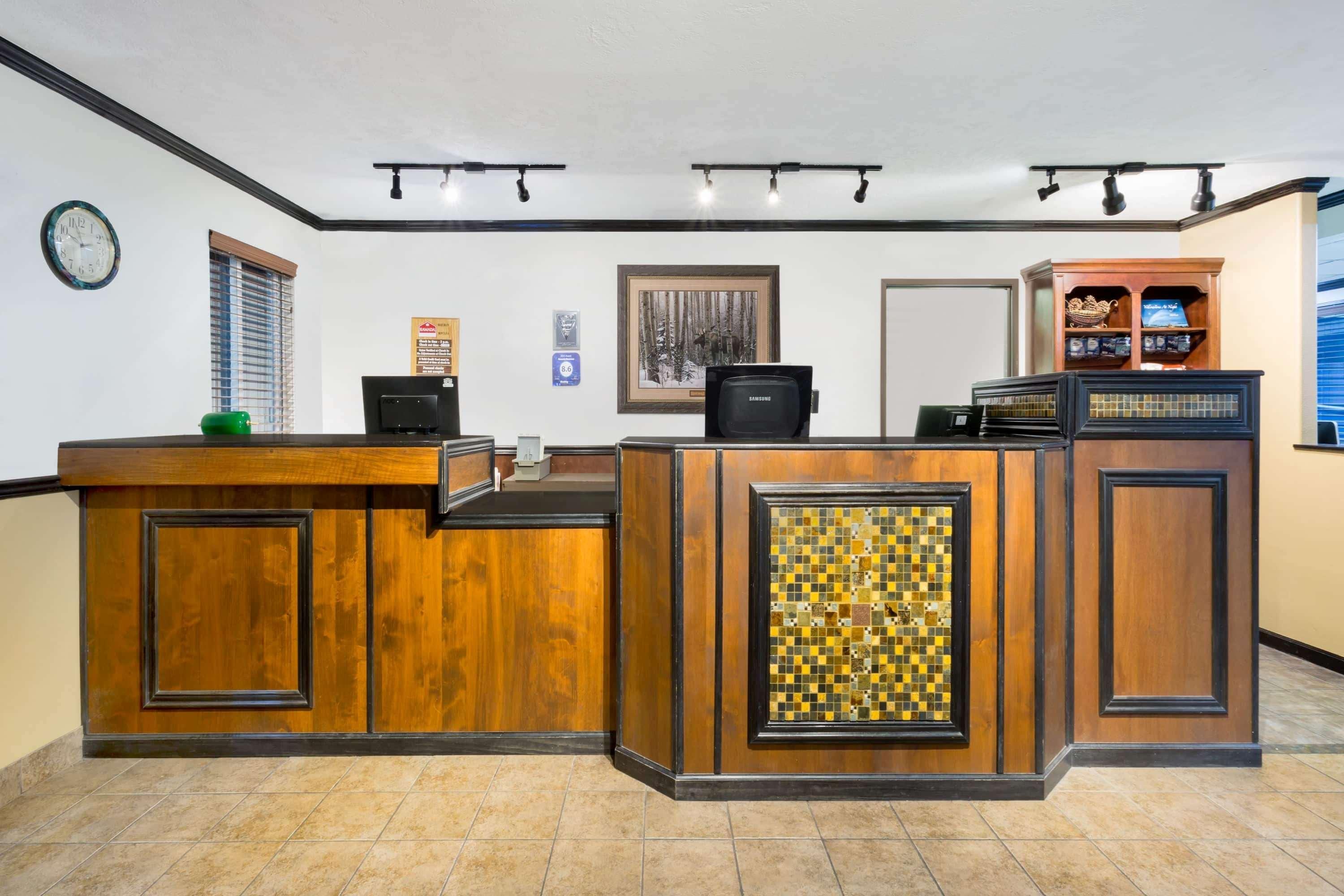 Baymont By Wyndham Bozeman Motel Buitenkant foto